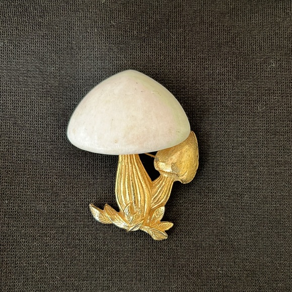 Vintage Napier Gold Tone Mushroom With White Cap Brooch Pin - Picture 1 of 5